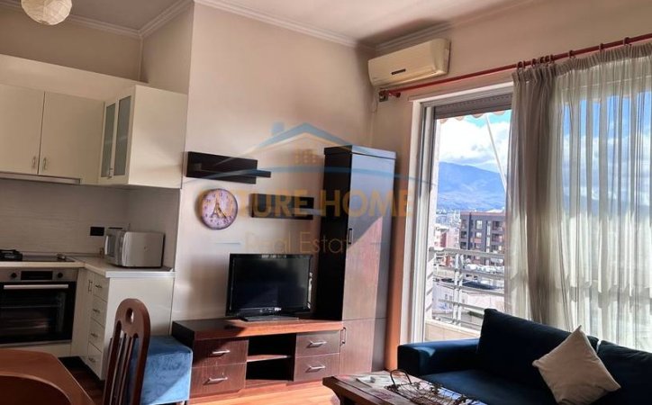 Tirane, jepet me qera apartament 1+1 Kati 7, 54 m² 800 € (Pazari i Ri)