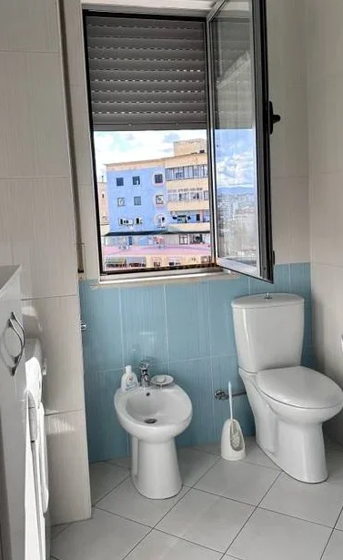 Tirane, jepet me qera apartament 1+1 Kati 7, 54 m² 800 € (Pazari i Ri)