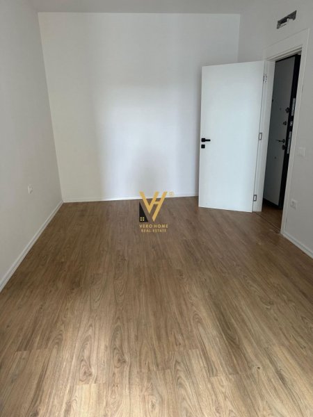 Tirane, jepet me qera zyre Kati 1, 70 m² 550 € (JORDAN MISJA)