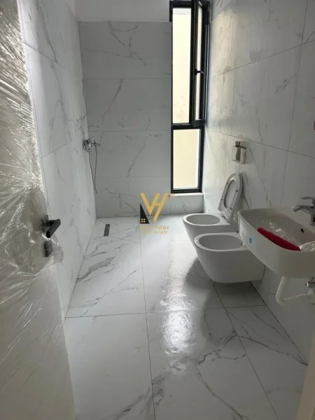 Tirane, jepet me qera zyre Kati 1, 70 m² 550 € (JORDAN MISJA)