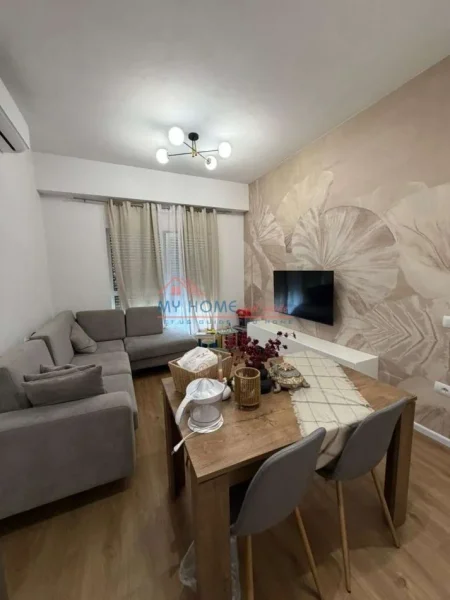 Tirane, shitet apartament 1+1+Ballkon Kati 7, 53 m² 105.000 € (Ali Demi)