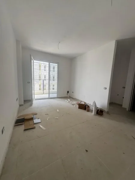 Tirane, shitet apartament 1+1+Ballkon Kati 3, 53 m² 67.000 € (Univers City)