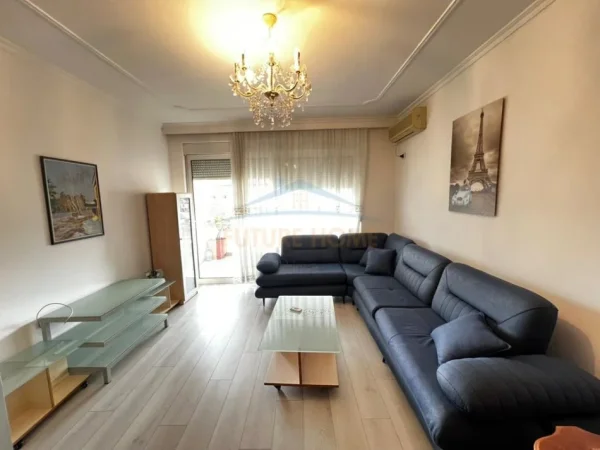 Tirane, jepet me qera apartament 2+1+Ballkon Kati 7, 112 m² 1.100 € (Bllok)