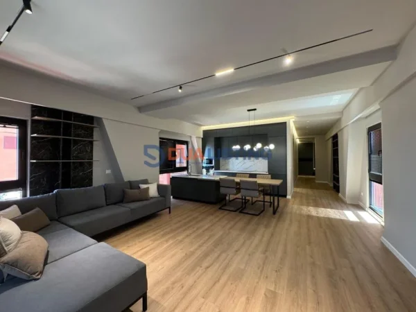 Tirane, shitet apartament 2+1 , 168 m² 485.000 € (Rruga e Kavajes)