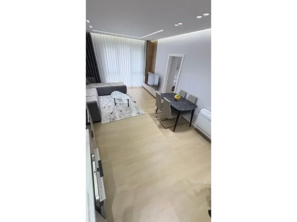 Tirane, jepet me qera apartament 2+1+Aneks+Ballkon Kati 5, 108 m² 900 € 