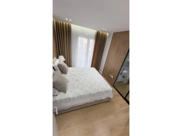 Tirane, jepet me qera apartament 2+1+Aneks+Ballkon Kati 5, 108 m² 900 € 