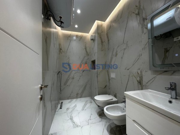 Tirane, jepet me qera zyre , 106 m² 750 € (Rruga e Dibres)