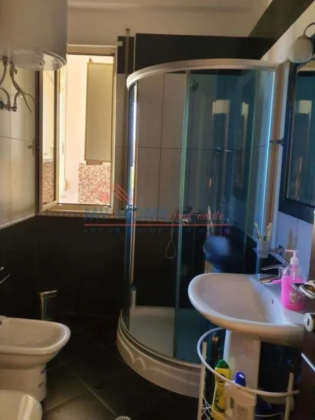 Tirane, jepet me qera apartament 2+1+Ballkon Kati 4, 100 m² 650 € (Bulevardi Gjergj Fishta)