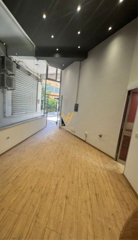 Tirane, jepet me qera zyre Kati 0, 27 m² 450 € (RRUGA E BARRIKADAVE)