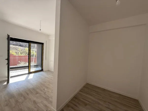 Tirane, shitet apartament 1+1 Kati 3, 81 m² 145.000 € 