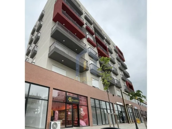 Tirane, shitet dyqan Kati 0, 98 m² 210.000 € (Ambient Biznesi per shitje ne "Kamez")