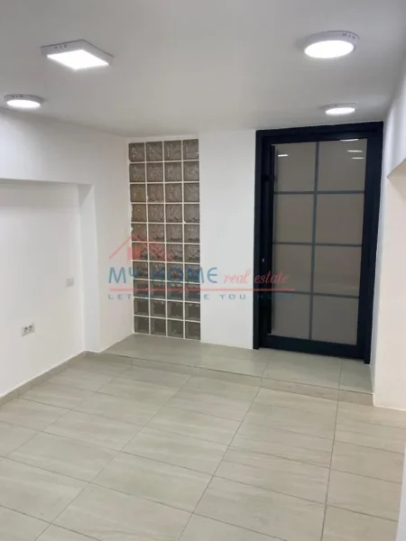 Tirane, jepet me qera zyre Kati 0, 120 m² 1.400 € (Rruga Ded Gjo Luli)