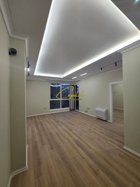 Tirane, jepet me qera zyre Kati 2, 67 m² 700 € (KOMUNA E PARISIT)
