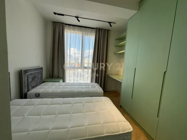 Tirane, jepet me qera apartament 2+1+Aneks+Ballkon Kati 9, 104 m² 1.200 € 