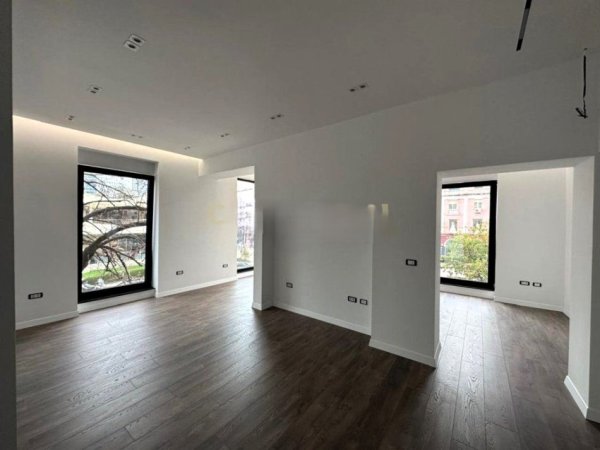 Tirane, jepet me qera zyre Kati 2, 76 m² 1.500 € (TAIWANI)