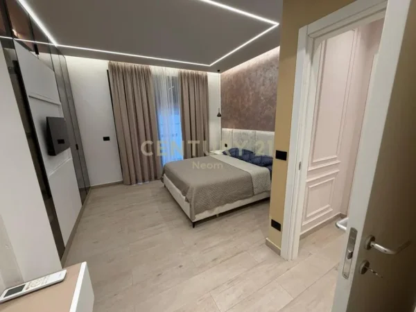 Tirane, jepet me qera apartament 2+1+Aneks+Ballkon Kati 1, 105 m² 1.700 € (Sofia)