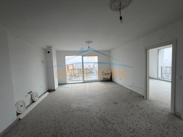 Tirane, jepet me qera apartament 2+1 Kati 9, 101 m² 500 € (Rruga e Dibres)