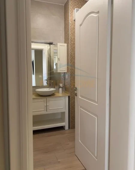 Tirane, jepet me qera apartament 2+1 Kati 4, 110 m² 1.200 € (qendera)