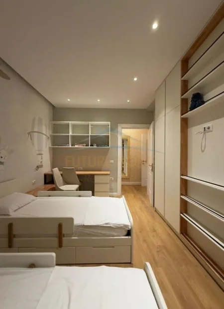 Tirane, jepet me qera apartament 2+1 Kati 4, 110 m² 1.200 € (qendera)