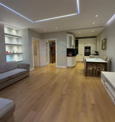Tirane, jepet me qera apartament 2+1 Kati 4, 110 m² 1.200 € (qendera)