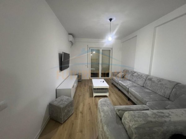Tirane, jepet me qera apartament 2+1 Kati 4, 98 m² 570 € (Unaza e Re prane "Santana Bar")