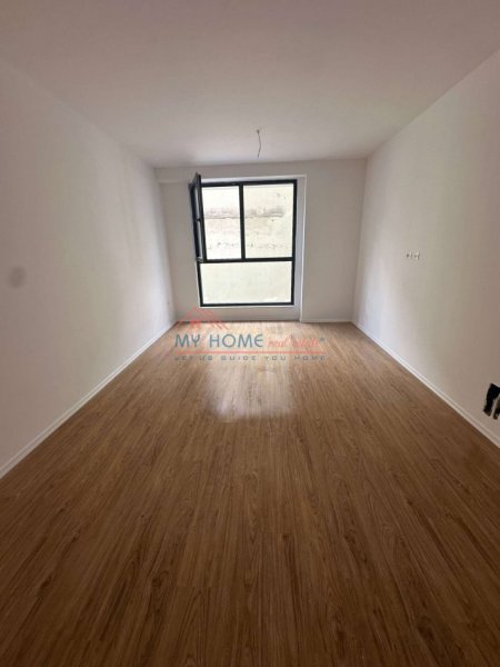 Tirane, jepet me qera zyre Kati 1, 68 m² 550 € (Rruga Jordan Misja)