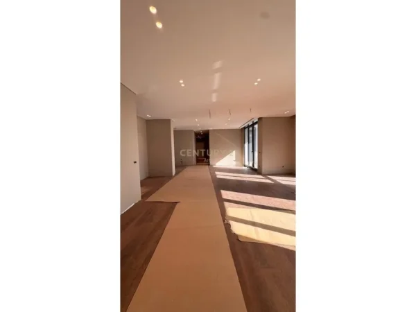 Tirane, jepet me qera ambjent biznesi Kati 5, 156 m² 1.500 € 