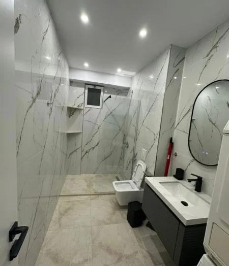 Tirane, jepet me qera apartament 1+1 Kati 1, 55 m² 65.000 € 