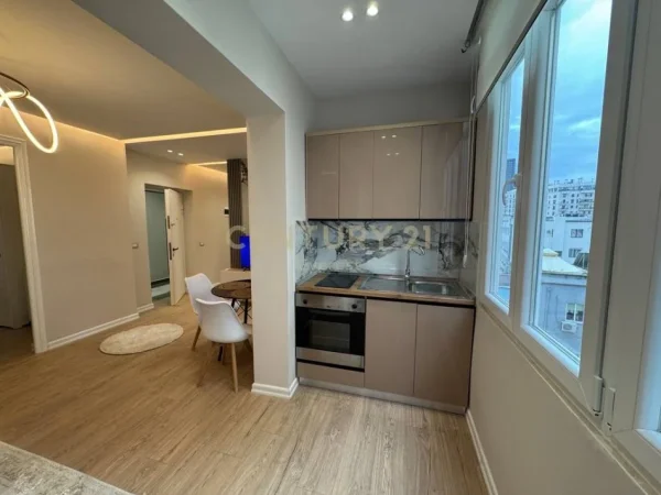 Tirane, jepet me qera apartament 1+1+Aneks+Ballkon Kati 4, 51 m² 125.000 € 
