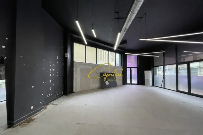 Tirane, jepet me qera ambjent biznesi Kati 0, 208 m² 2.800 € (RRUGA E BARRIKADAVE)