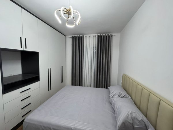 Tirane, jepet me qera apartament 1+1+Ballkon Kati 3, 70 m² 650 € (Laprake/Zoja e Keshillit te Mire)