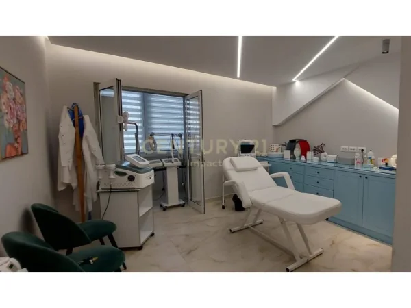 Shqiperi, jepet me qera ambjent biznesi Kati 0, 70 m² 2.500 € 