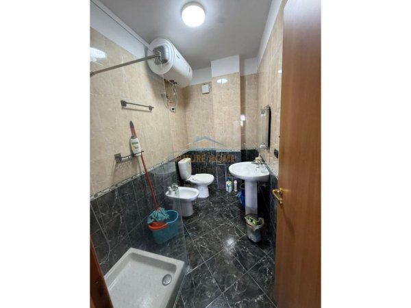 Tirane, jepet me qera apartament 2+1 Kati 5, 110 m² 750 € (Rruga e Elbasanit)