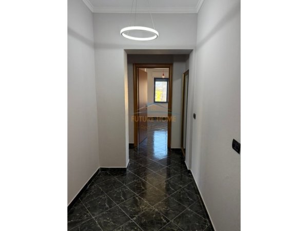Tirane, jepet me qera apartament 2+1 Kati 5, 110 m² 750 € (Rruga e Elbasanit)