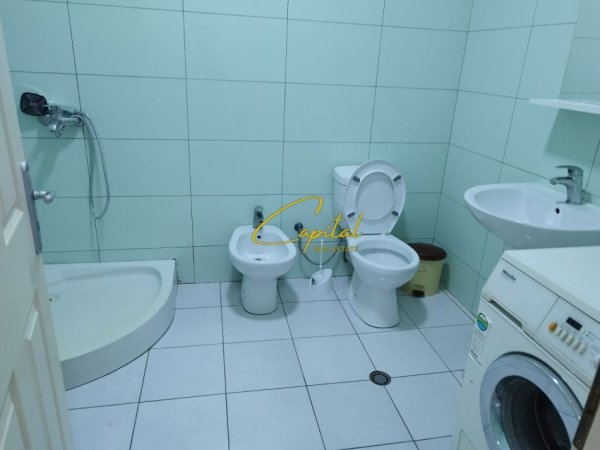 Tirane, jepet me qera apartament 2+1 Kati 8, 74 m² 400 € (YZBERISHT)
