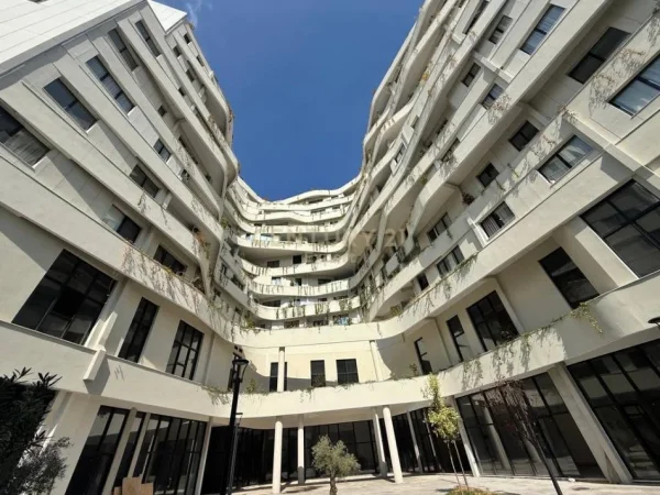 Tirane, jepet me qera ambjent biznesi Kati 6, 128 m² 1.600 € (Vasil Shanto,Tirane)