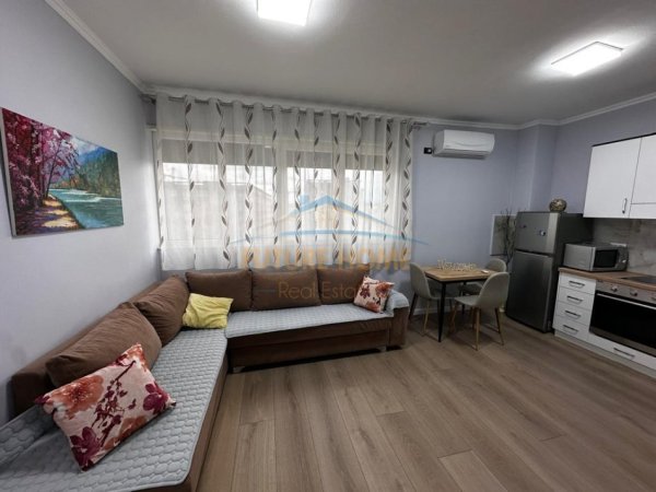 Tirane, jepet me qera apartament 1+1 Kati 5, 62 m² 600 € (Oxhaku)