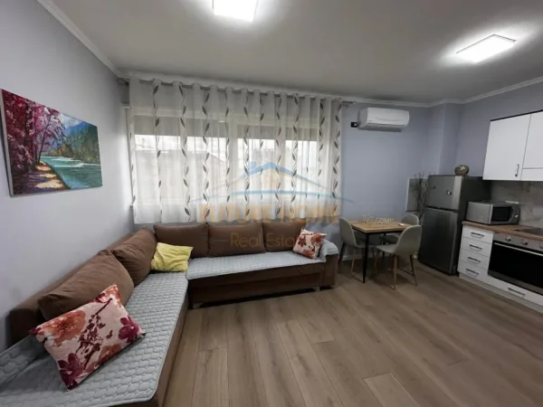 Tirane, jepet me qera apartament 1+1 Kati 5, 62 m² 600 € (Oxhaku)