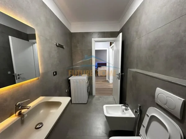 Tirane, jepet me qera apartament 1+1 Kati 5, 62 m² 600 € (Oxhaku)