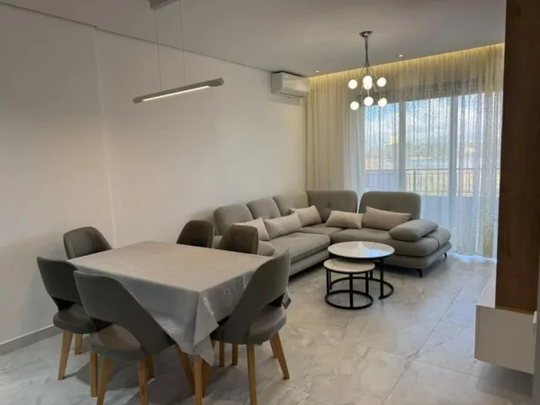 Tirane, jepet me qera apartament 1+1 Kati 2, 82 m² 1.000 € (Liqeni i Thate.)
