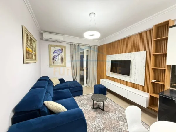 Tirane, jepet me qera apartament 1+1 Kati 7, 60 m² 450 € (UNAZA E RE)