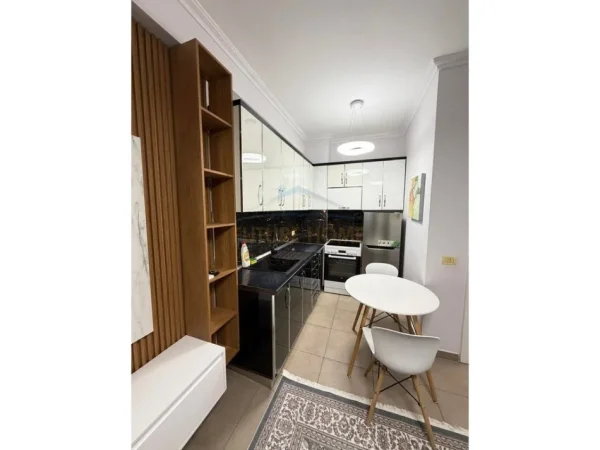 Tirane, jepet me qera apartament 1+1 Kati 7, 60 m² 450 € (UNAZA E RE)