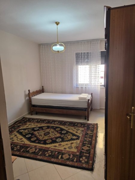 Tirane, jepet me qera apartament 2+1 Kati 4, 75 m² 500 € (Rruga Siri Kodra)