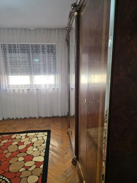 Tirane, jepet me qera apartament 2+1 Kati 4, 75 m² 500 € (Rruga Siri Kodra)