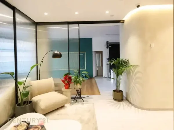 Tirane, jepet me qera ambjent biznesi Kati 1, 112 m² 2.800 € 