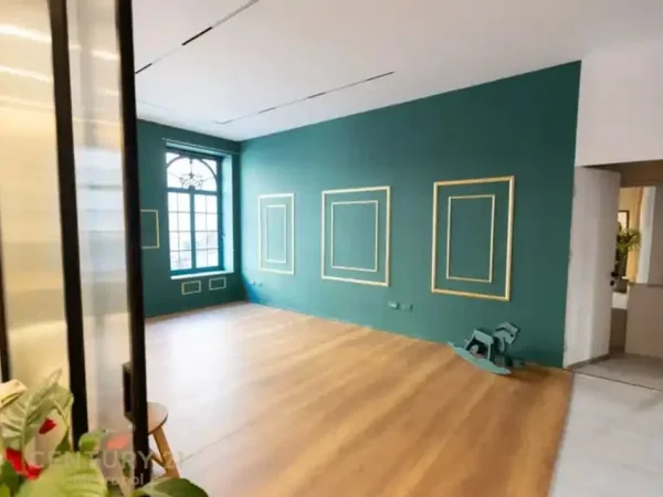 Tirane, jepet me qera ambjent biznesi Kati 1, 112 m² 2.800 € 