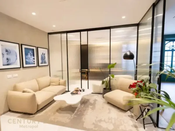 Tirane, jepet me qera ambjent biznesi Kati 1, 112 m² 2.800 € 