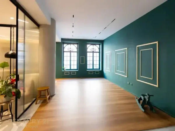 Tirane, jepet me qera ambjent biznesi Kati 1, 112 m² 2.800 € 