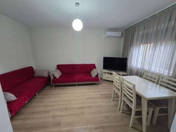 Tirane, jepet me qera apartament 1+1 Kati 3, 65 m² 430 € (Ne Porcelan, Tirane.)