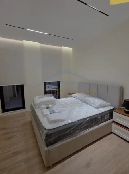Tirane, shitet apartament 2+1+Ballkon Kati 5, 90 m² 161.000 € (ish parku i autobuzave)